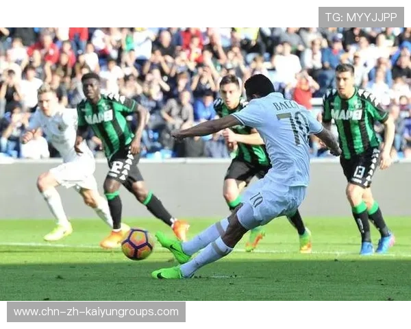 AC米兰左路配合由右侧转入禁区产生危险